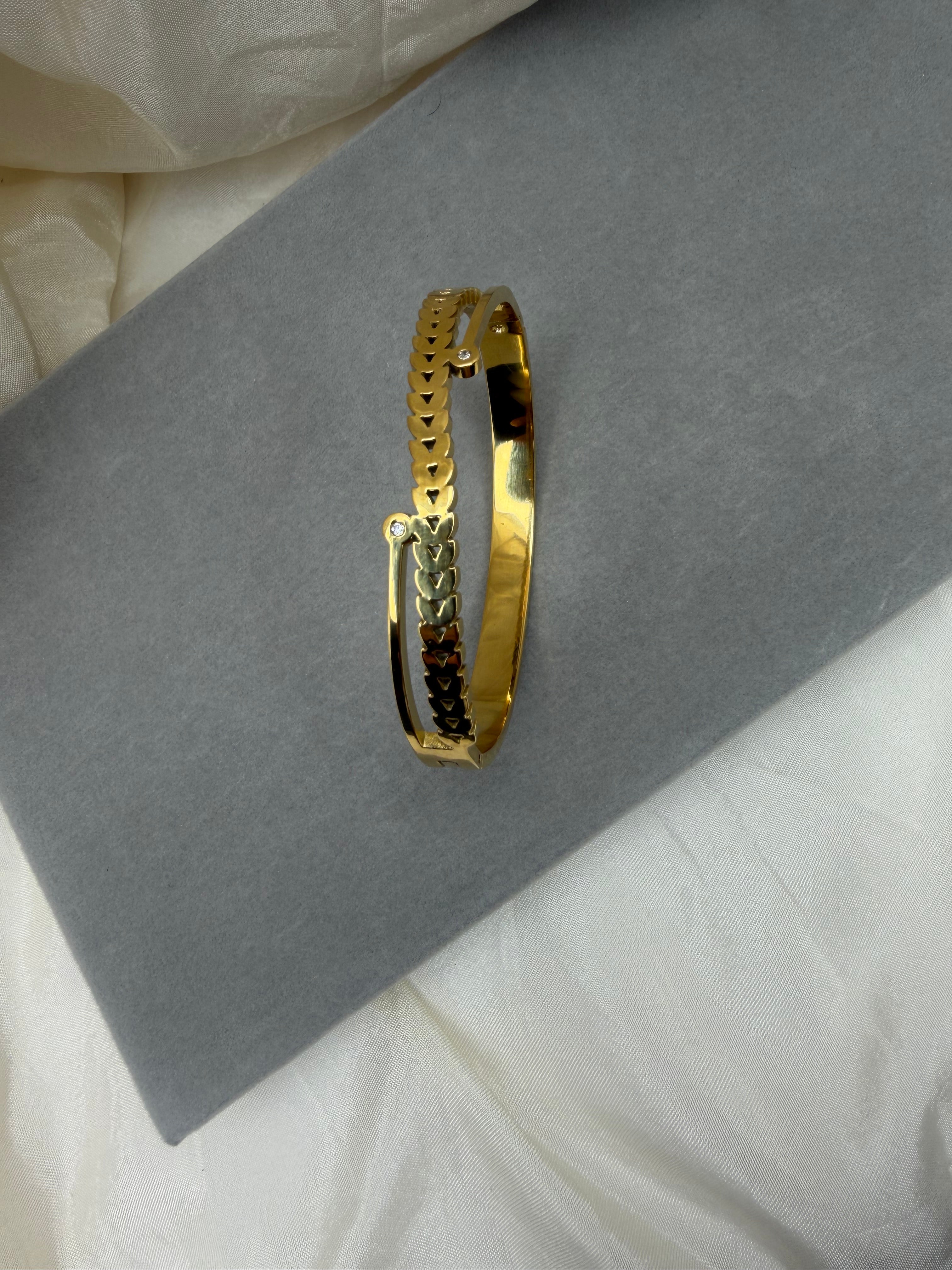 Amara Heart Bangle