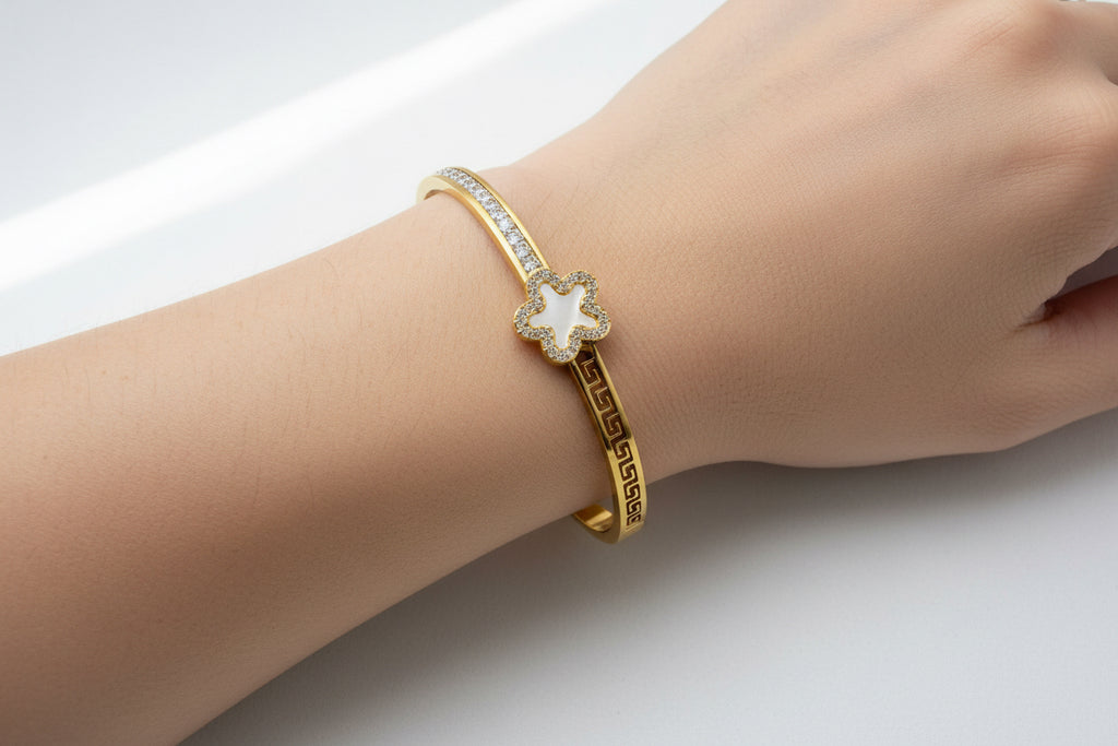 Sparkling Clover Bracelet