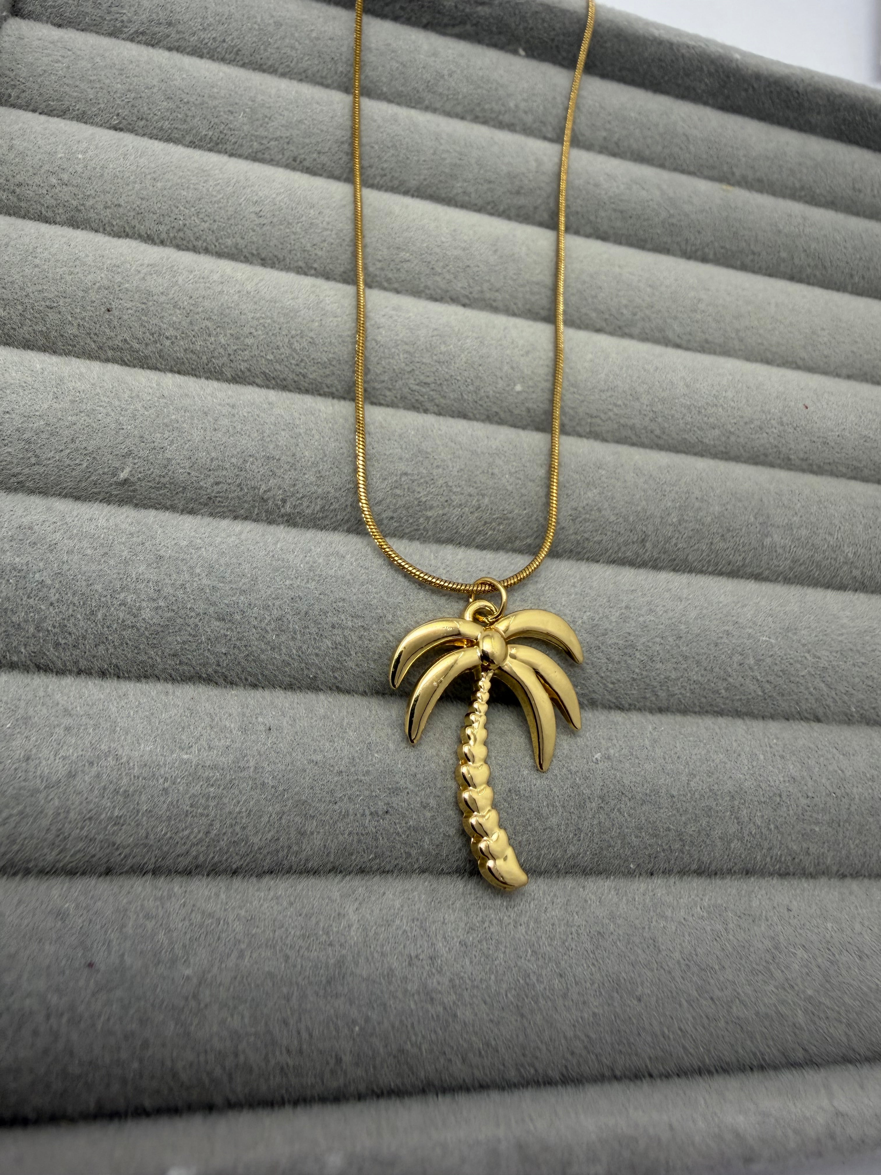 Palm Breeze Necklace
