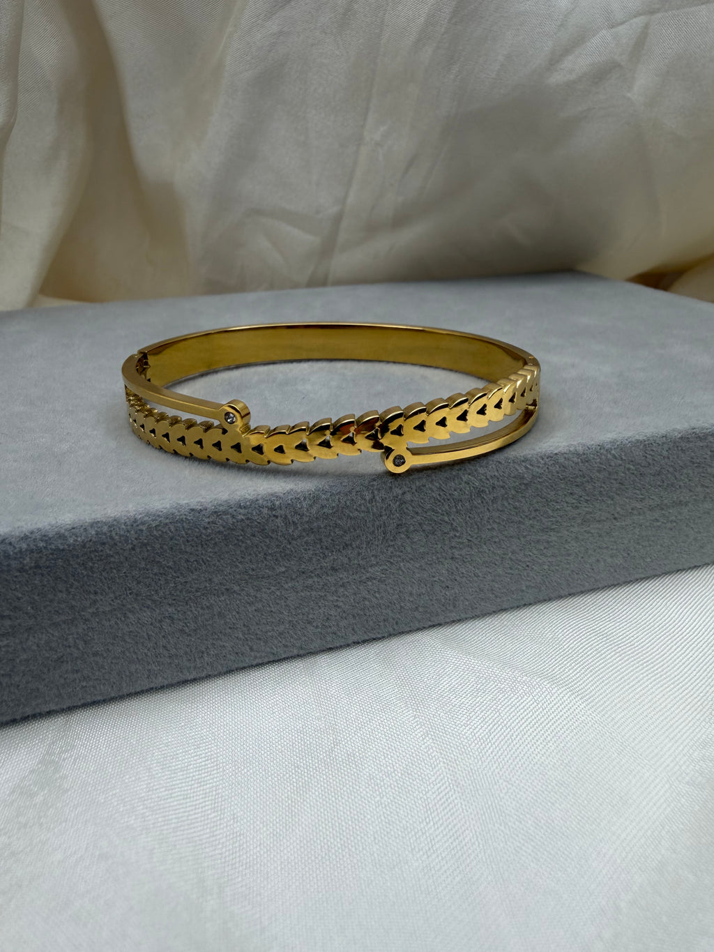 Amara Heart Bangle