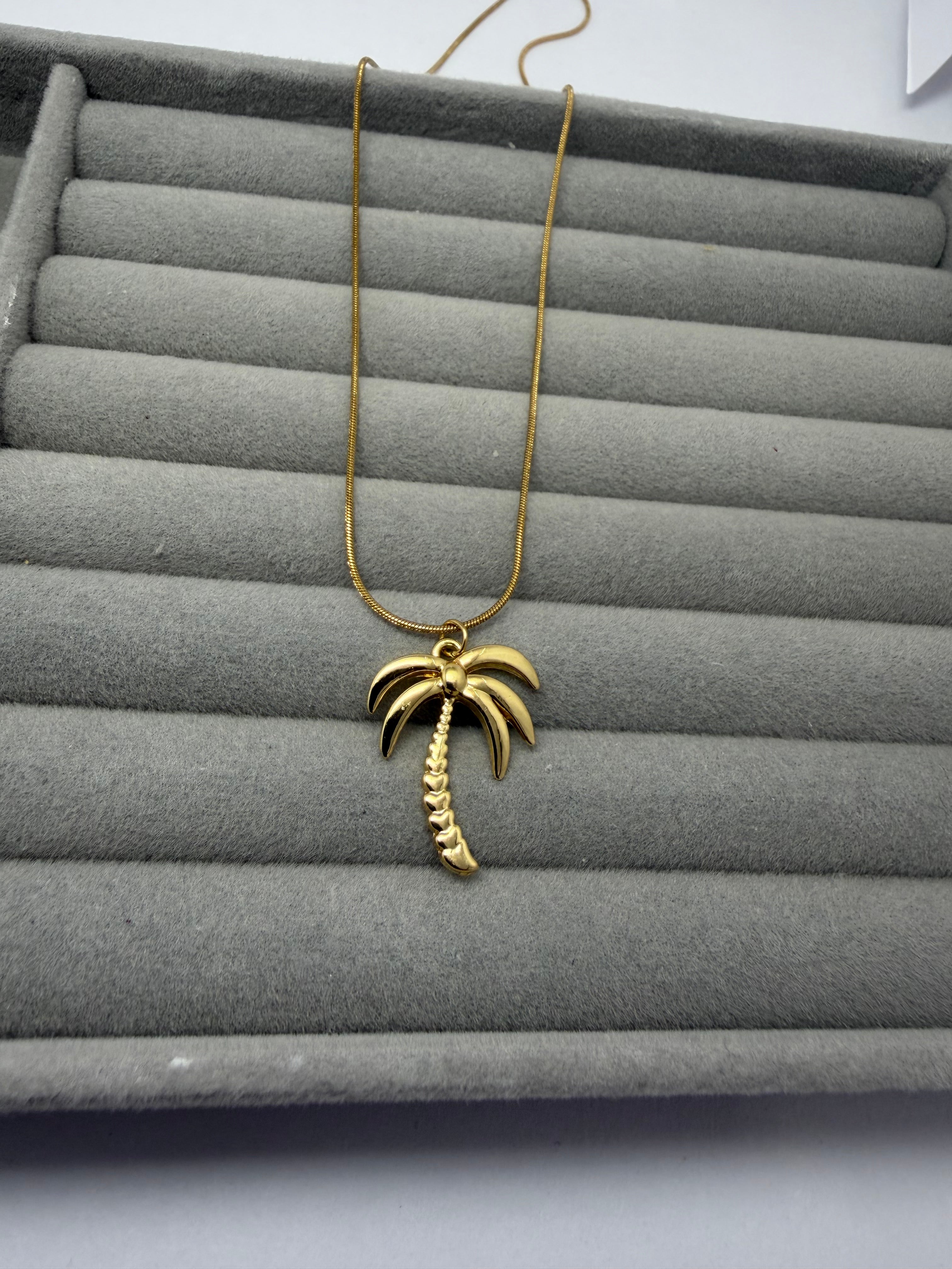 Palm Breeze Necklace