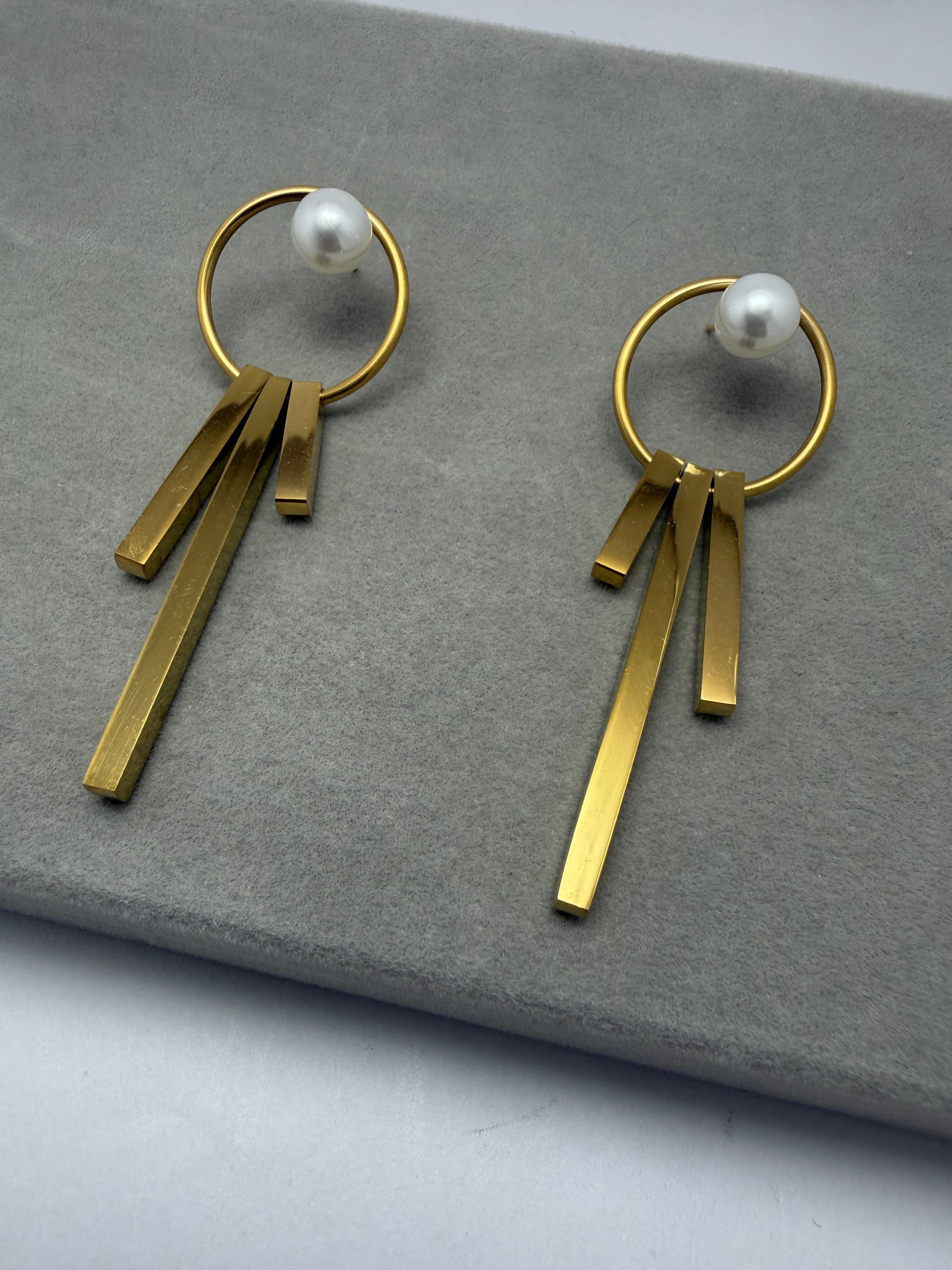 Modern Muse Pearl Earrings