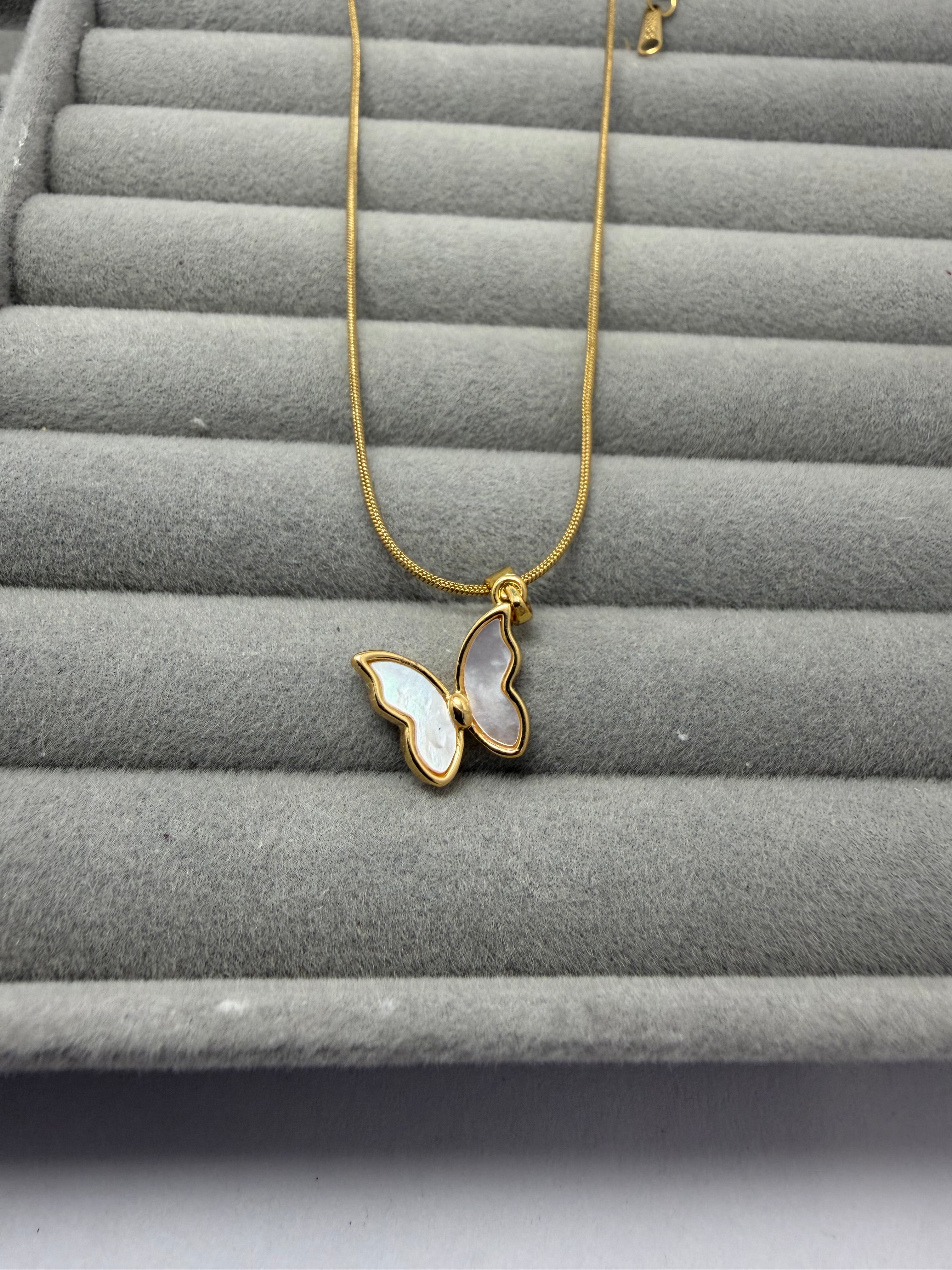 Fluttering Dream Necklace