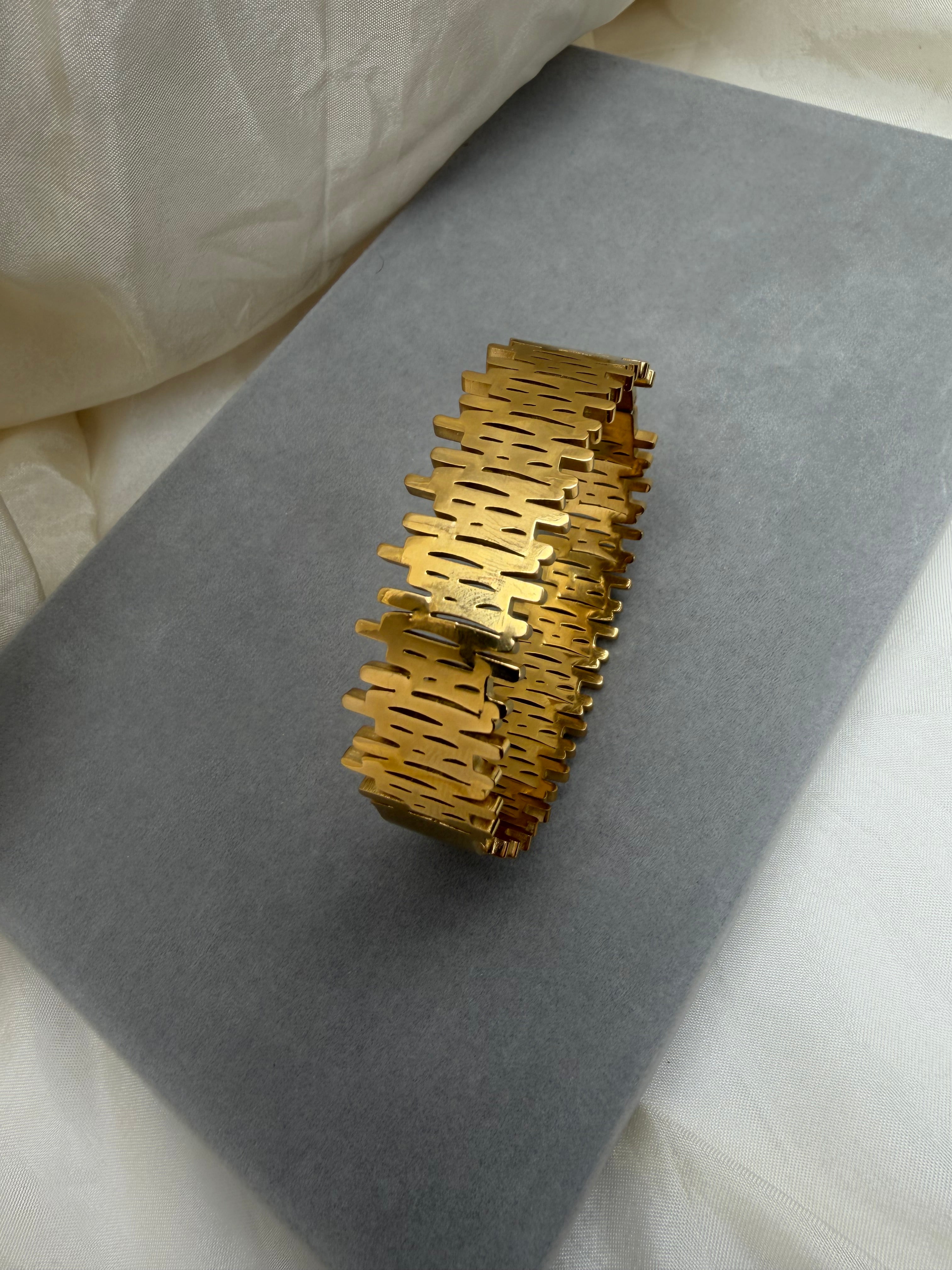 Aurelia Band Bangle
