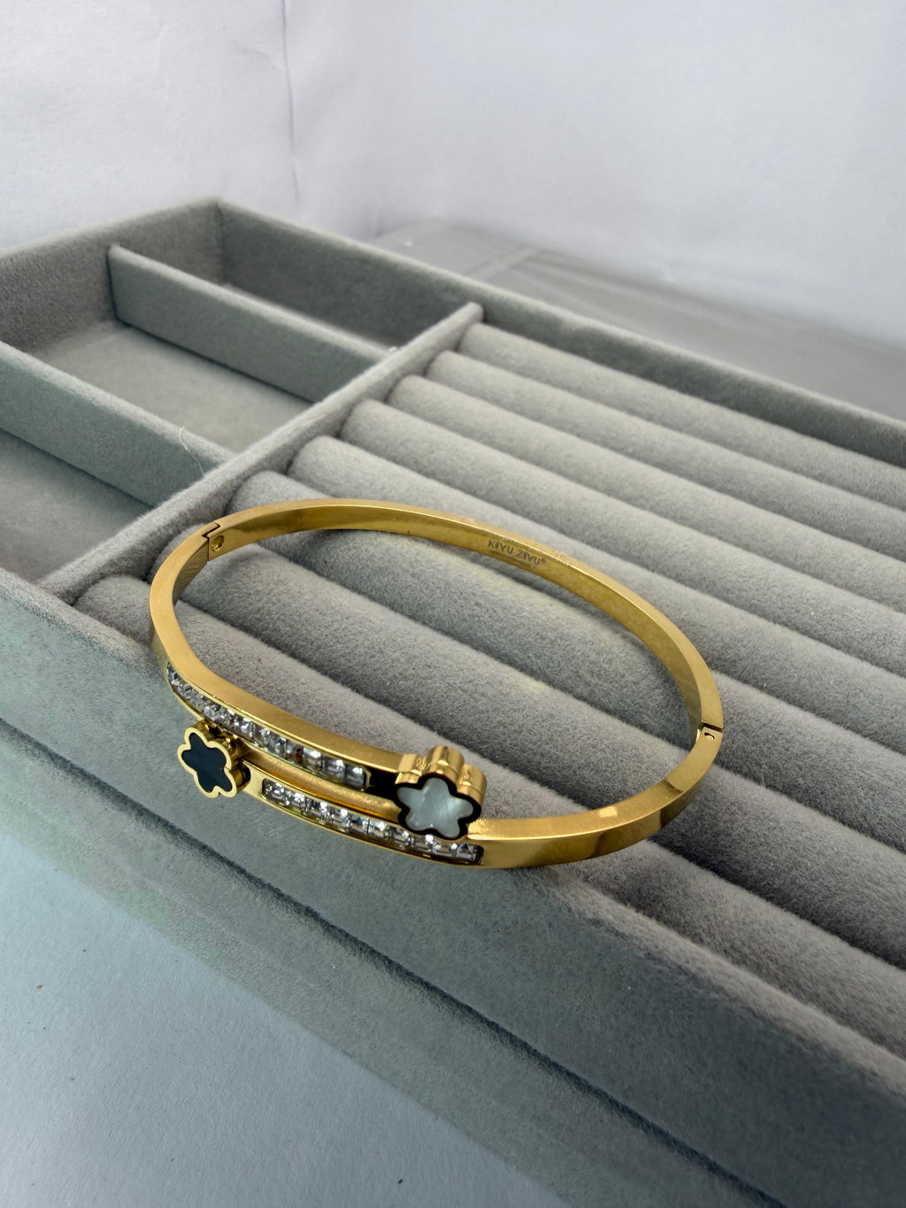 Twin Star Bangle Bracelet