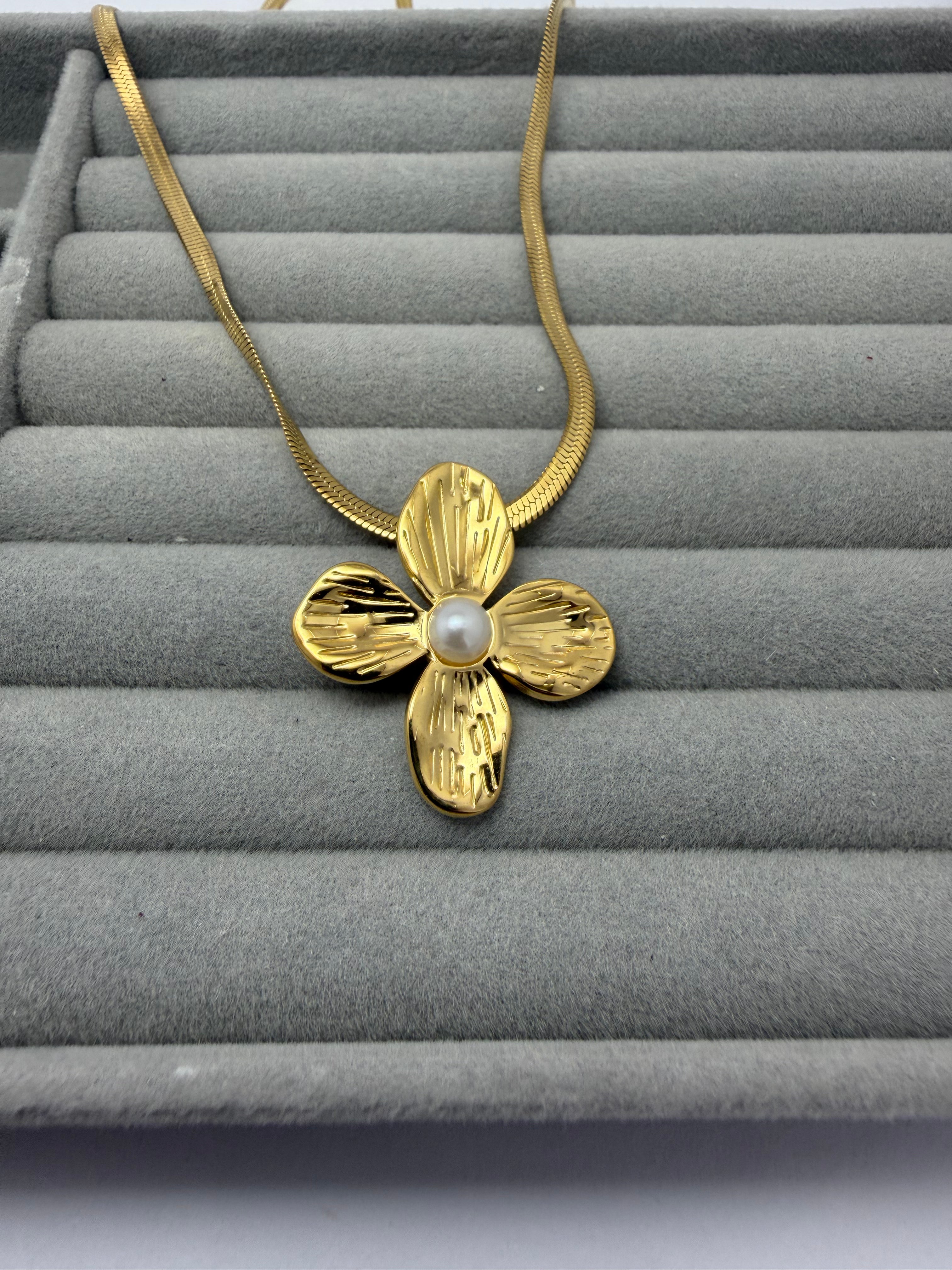 Flora Pearl & Petal Necklace