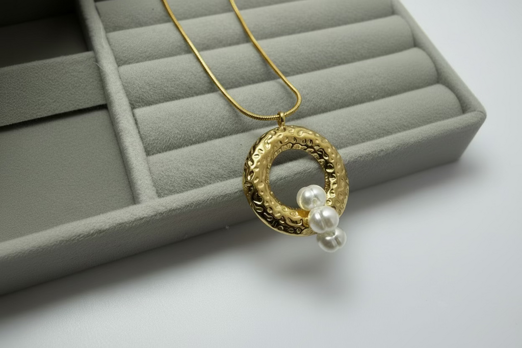 The Pearl Cluster Necklace