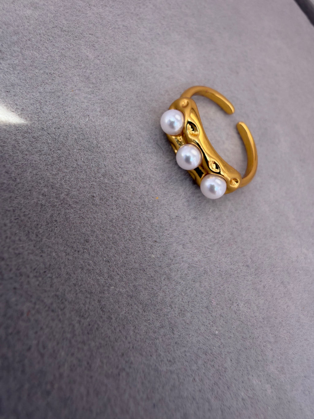 Tri-Pearl Ring
