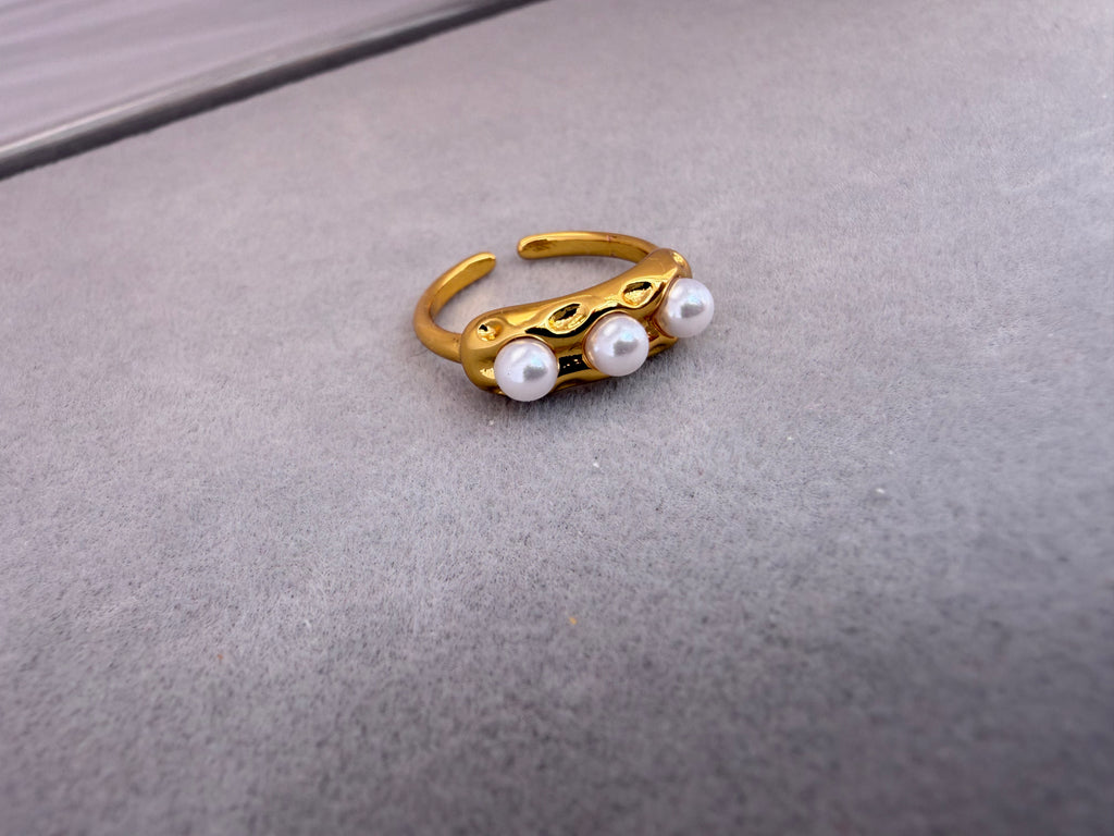 Tri-Pearl Ring
