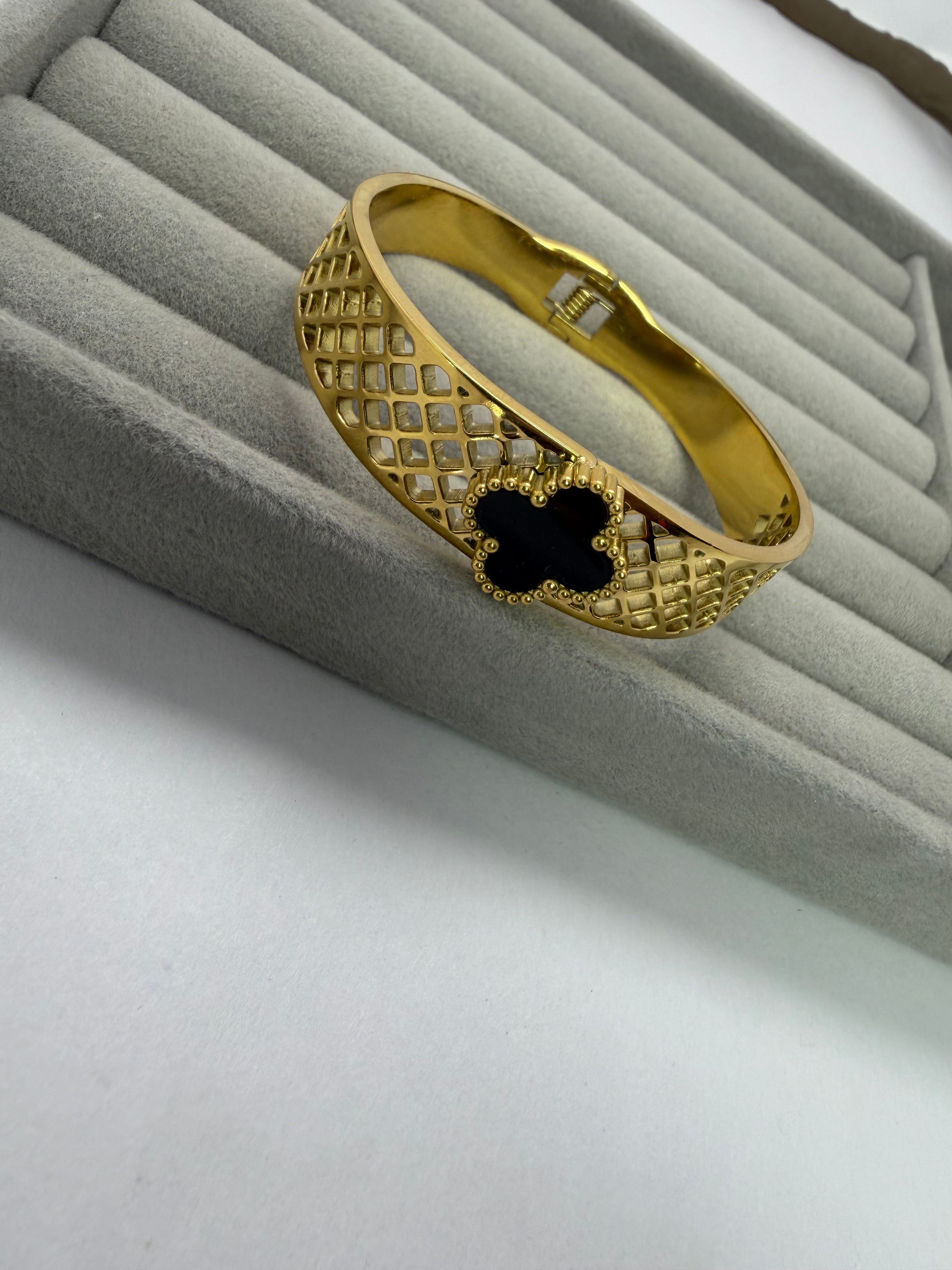 Clover Net Bracelet - Baby Size