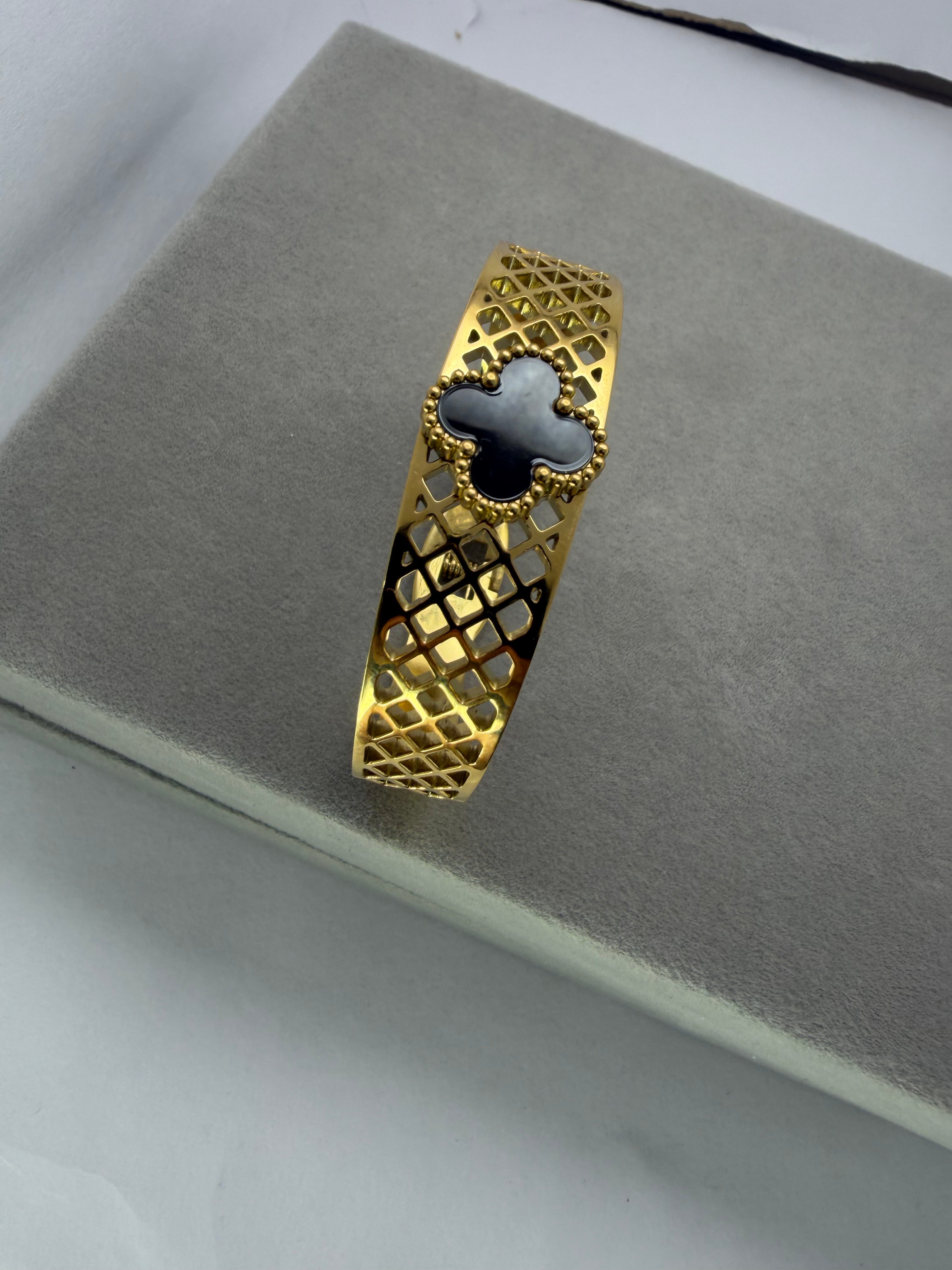 Clover Net Bracelet - Baby Size