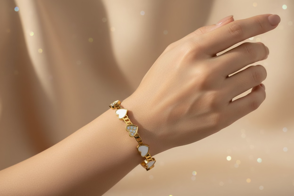 Eternelle Hearts Bangle
