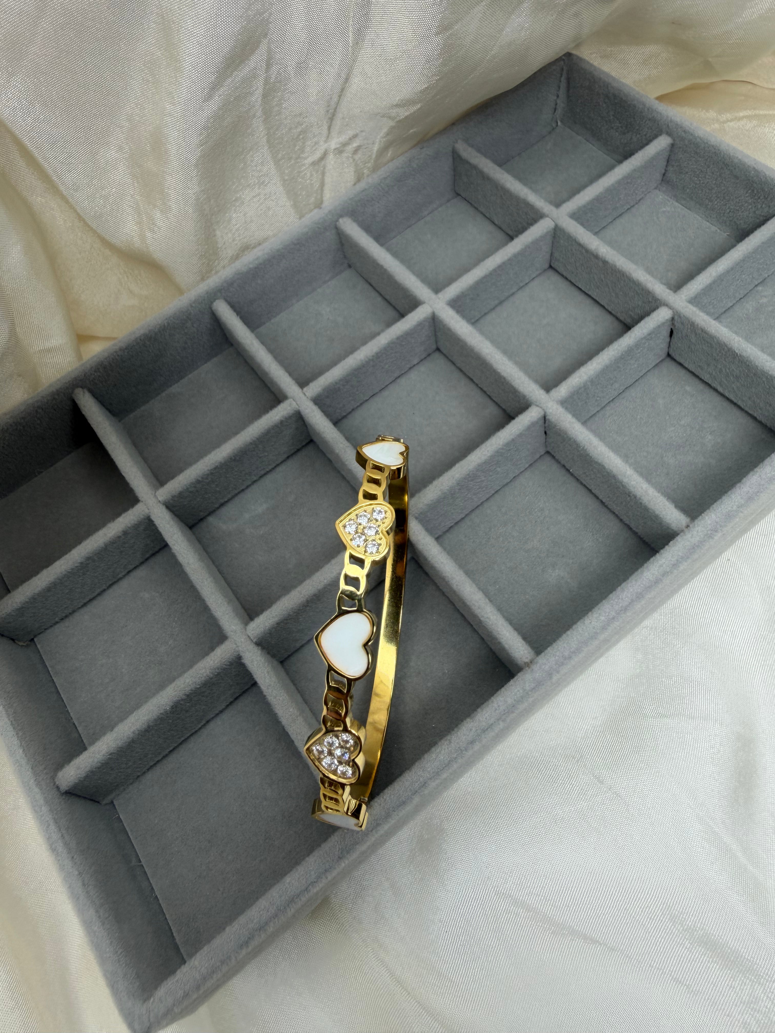 Eternelle Hearts Bangle