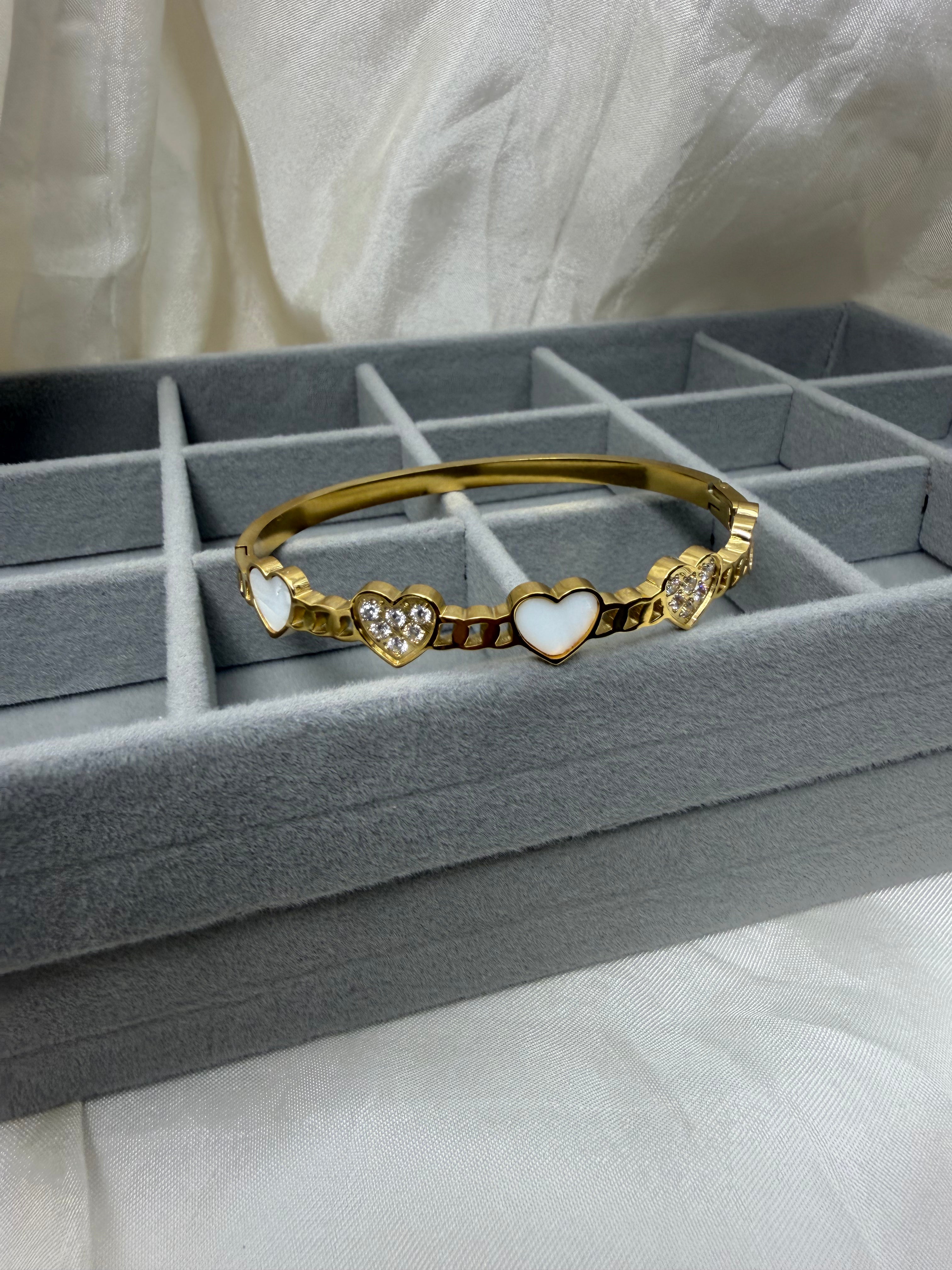 Eternelle Hearts Bangle