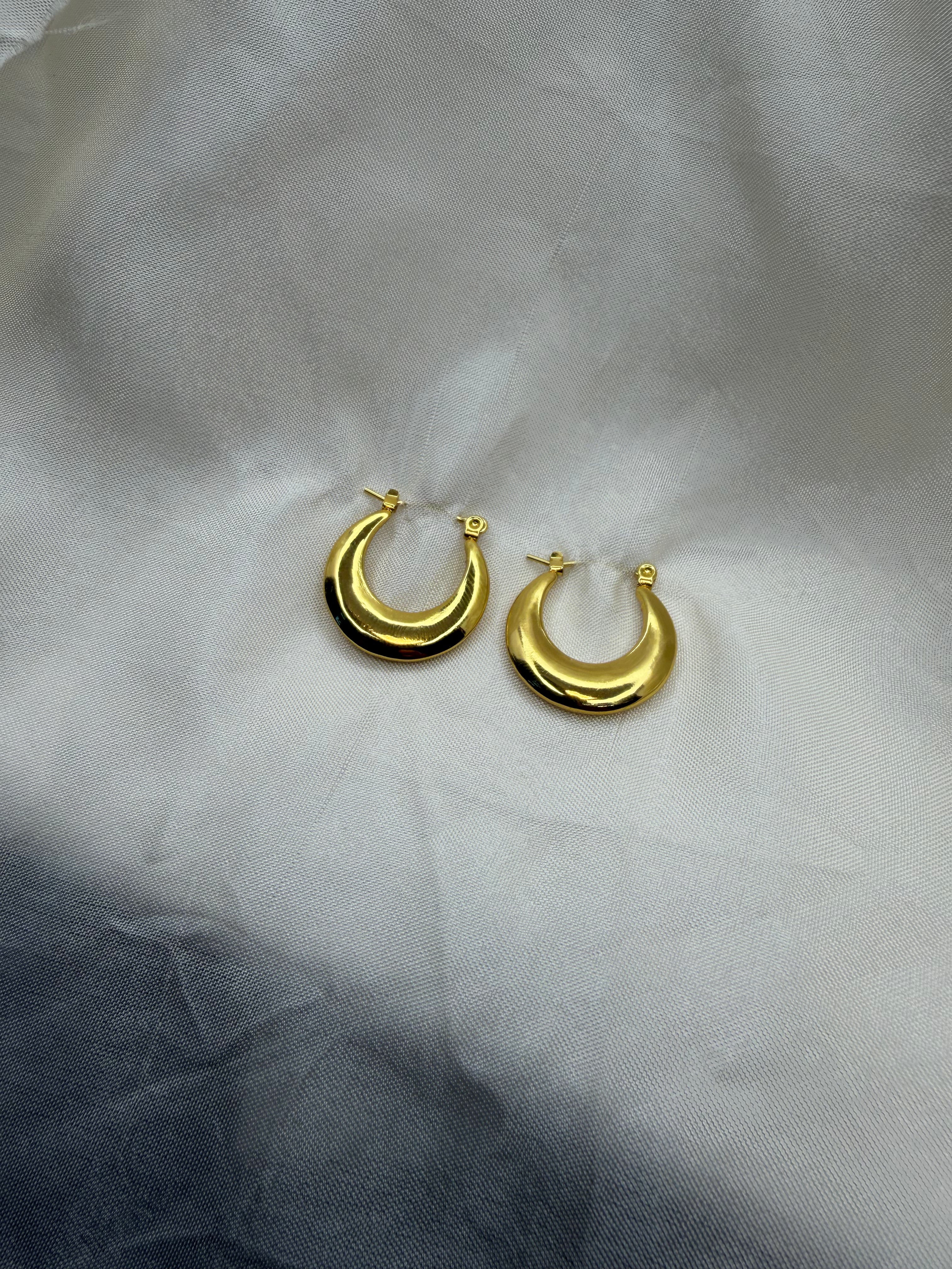 Chandbali Hoops
