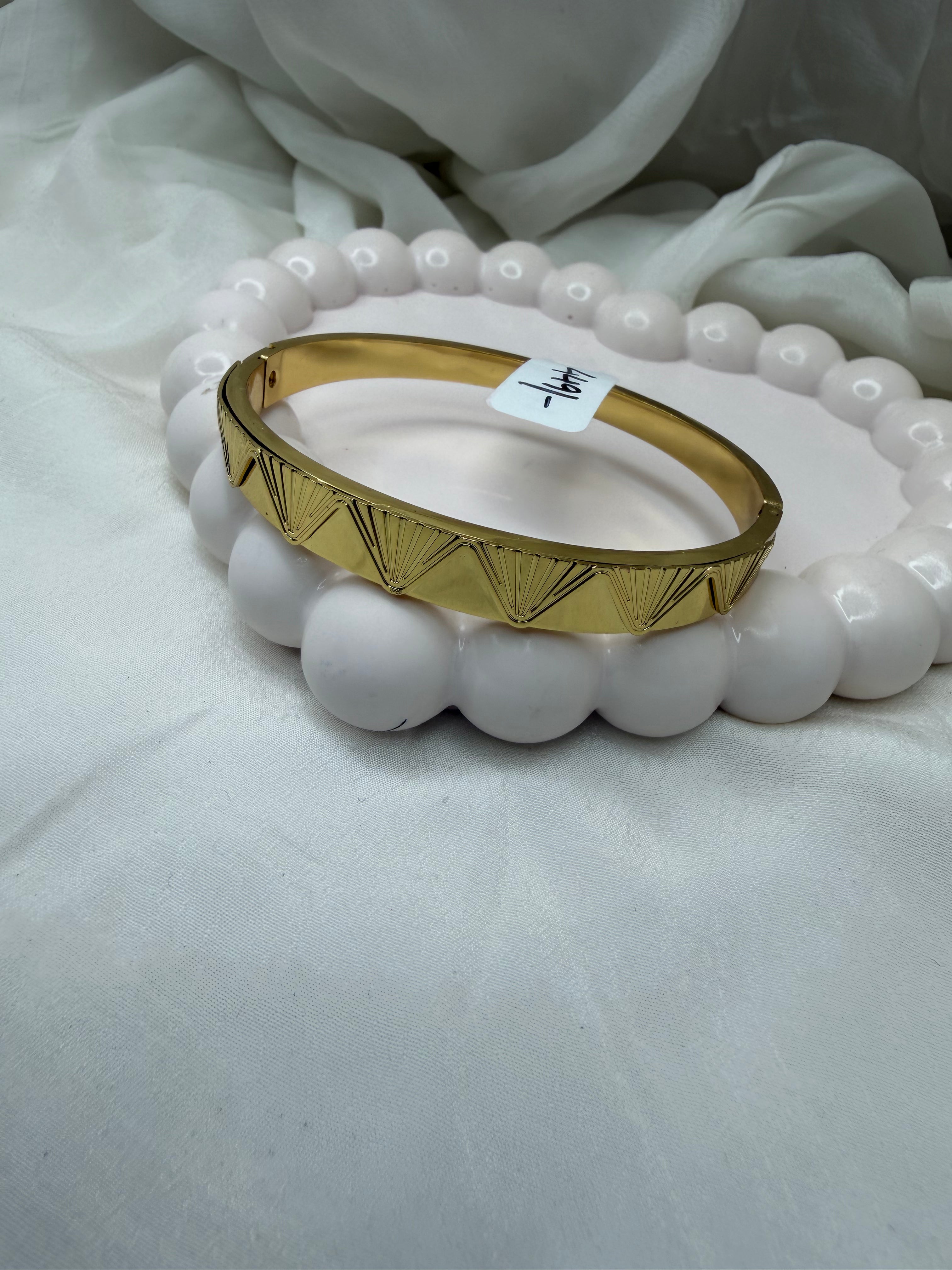 Apex Bangle