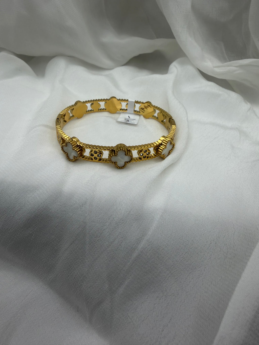 Lucky Clover Mother-of-Pearl Anti-Tarnish Kada – White
