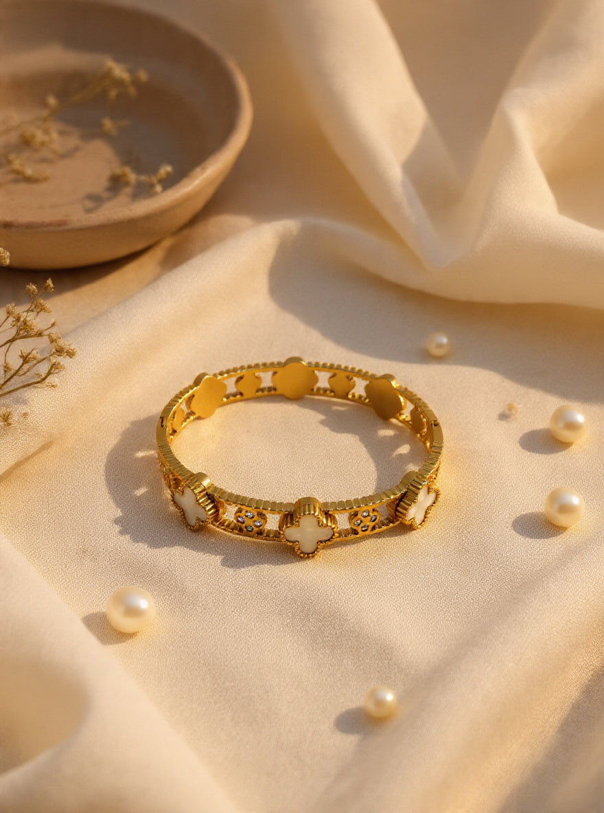 Lucky Clover Mother-of-Pearl Anti-Tarnish Kada – White