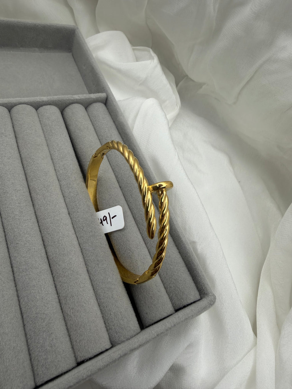 Twisted Nail Rope Cuff – 18K Gold PVD Anti-Tarnish Bangle