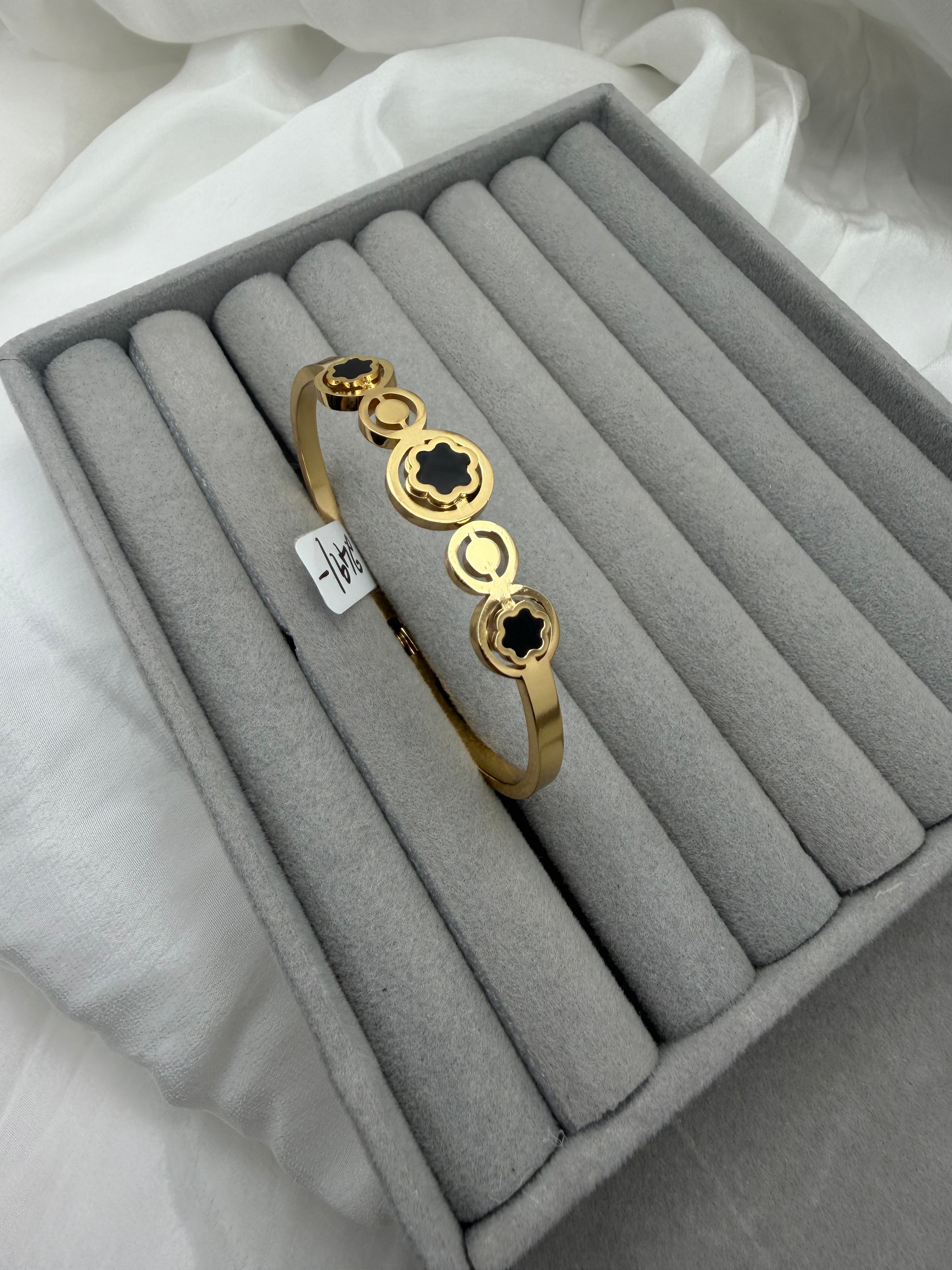 Noir Clover Trio Anti-Tarnish Bangle – Black Onyx
