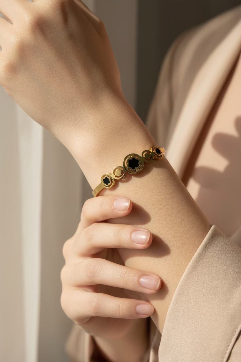 Noir Clover Trio Anti-Tarnish Bangle – Black Onyx