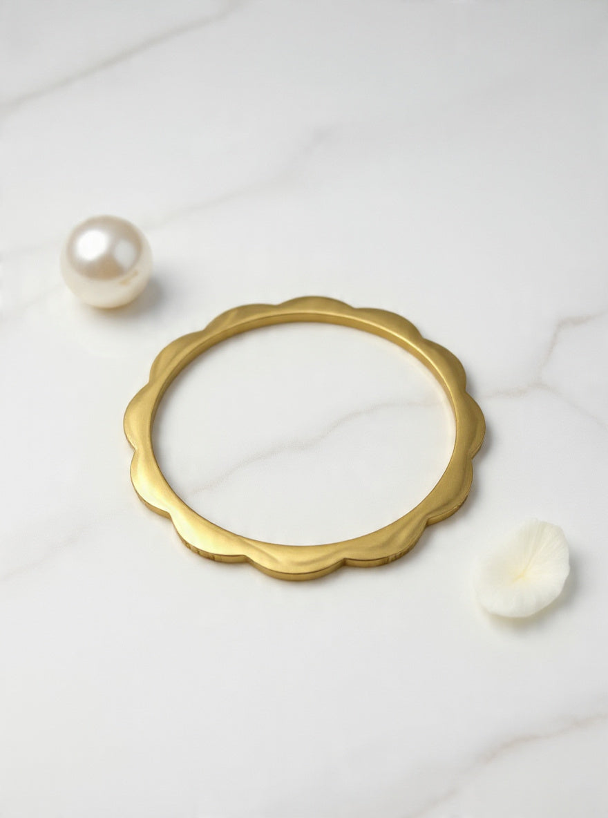 Petal Edge Minimal Kada – 18K Gold PVD