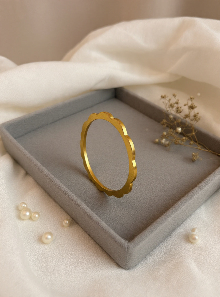 Petal Edge Minimal Kada – 18K Gold PVD