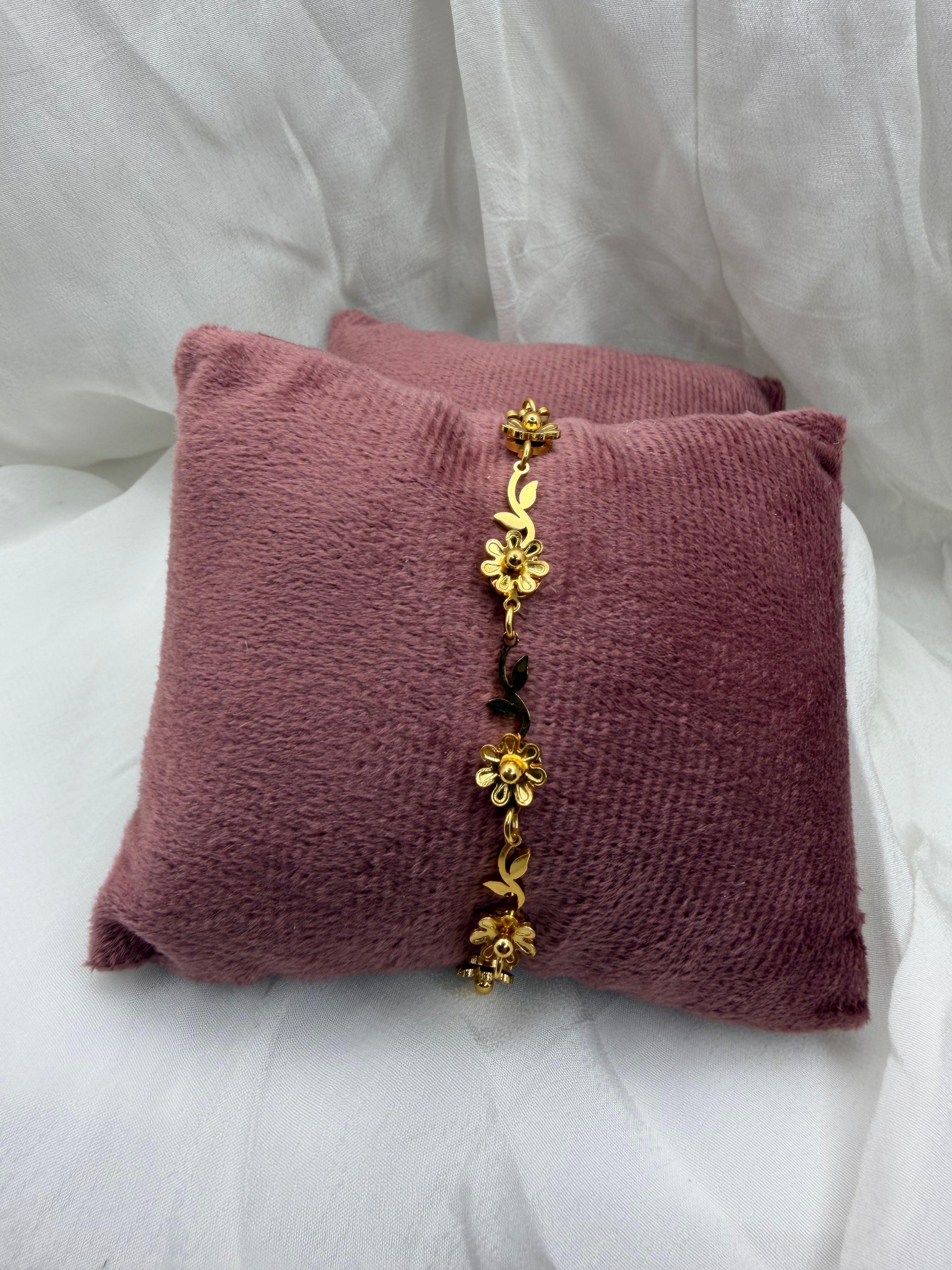 Daisy Vine Bracelet – Gold Floral Chain
