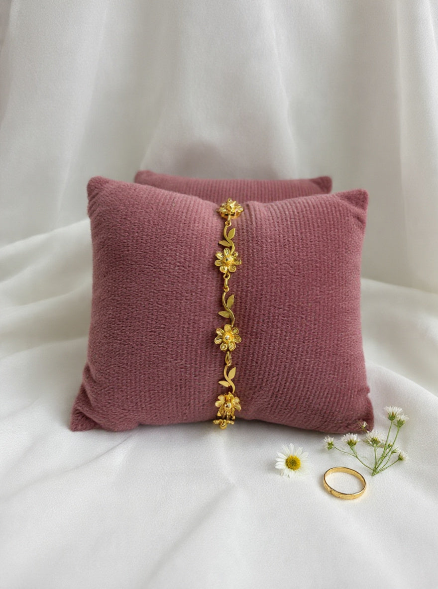 Daisy Vine Bracelet – Gold Floral Chain