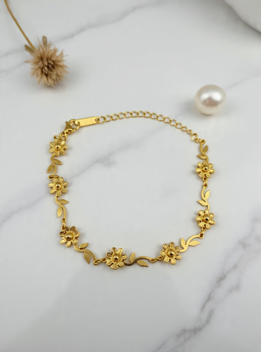 Daisy Vine Bracelet – Gold Floral Chain