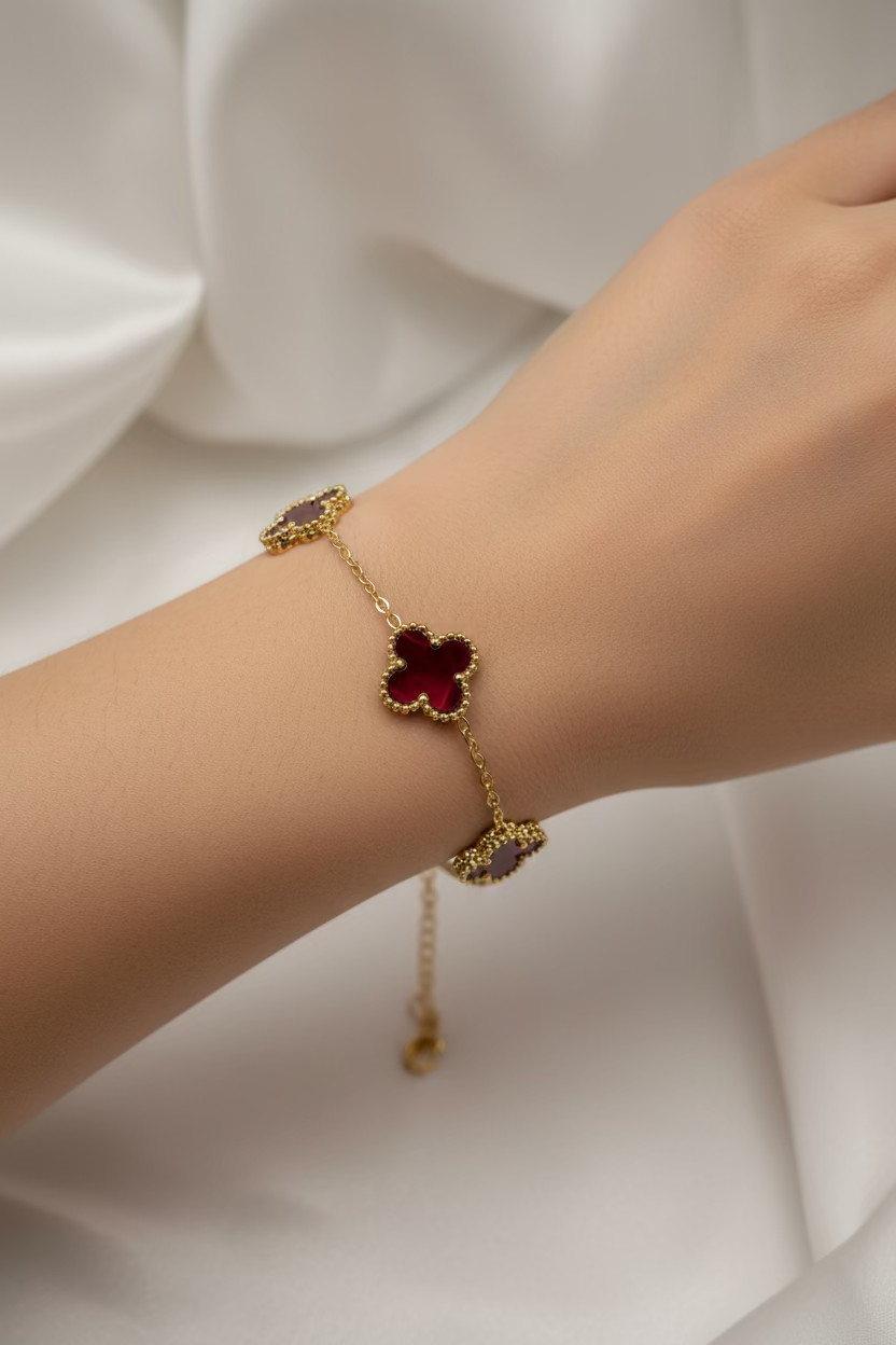 Rouge Clover Bracelet – 5 Motif Red