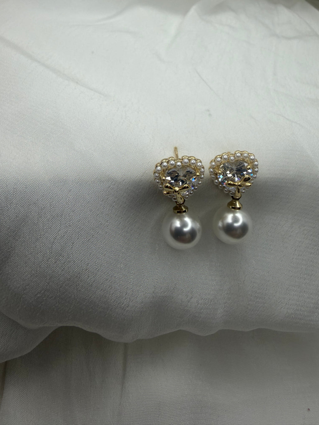 Cupid Bow Heart Earrings – Pearl Drop