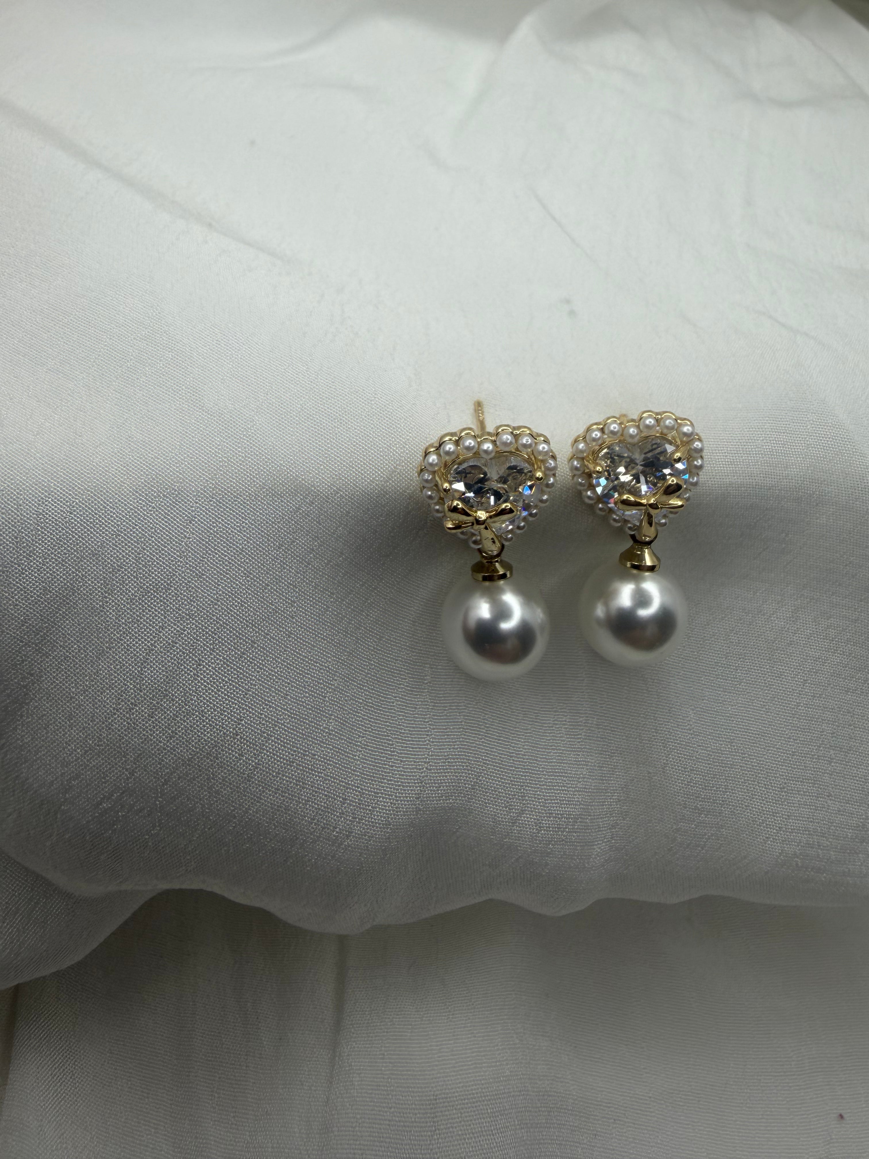 Cupid Bow Heart Earrings – Pearl Drop