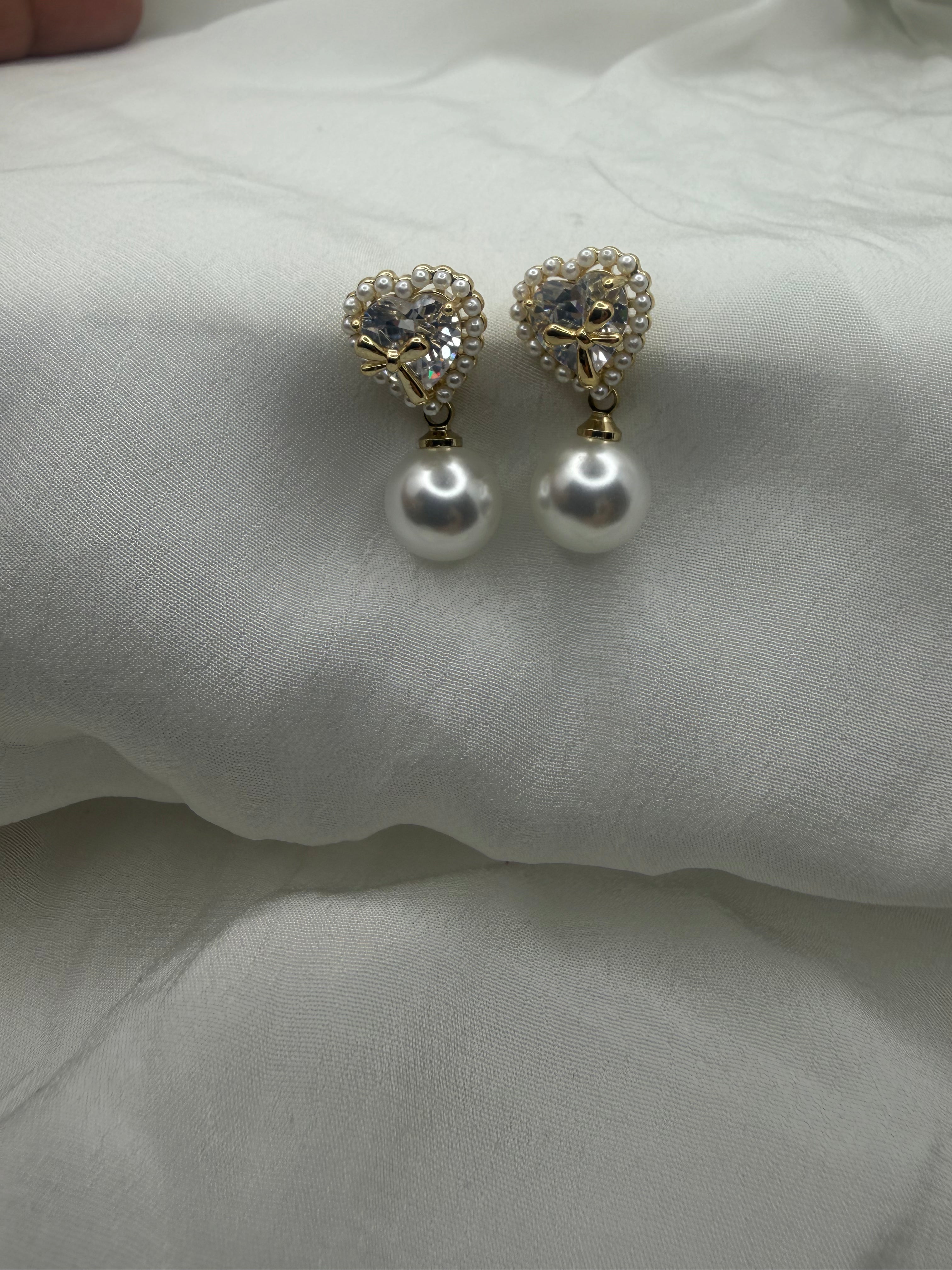 Cupid Bow Heart Earrings – Pearl Drop